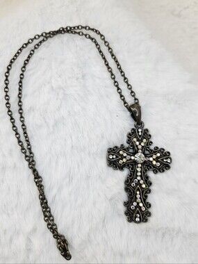 NWOT Vintage Style Cross Necklace With Swarovski Crystals